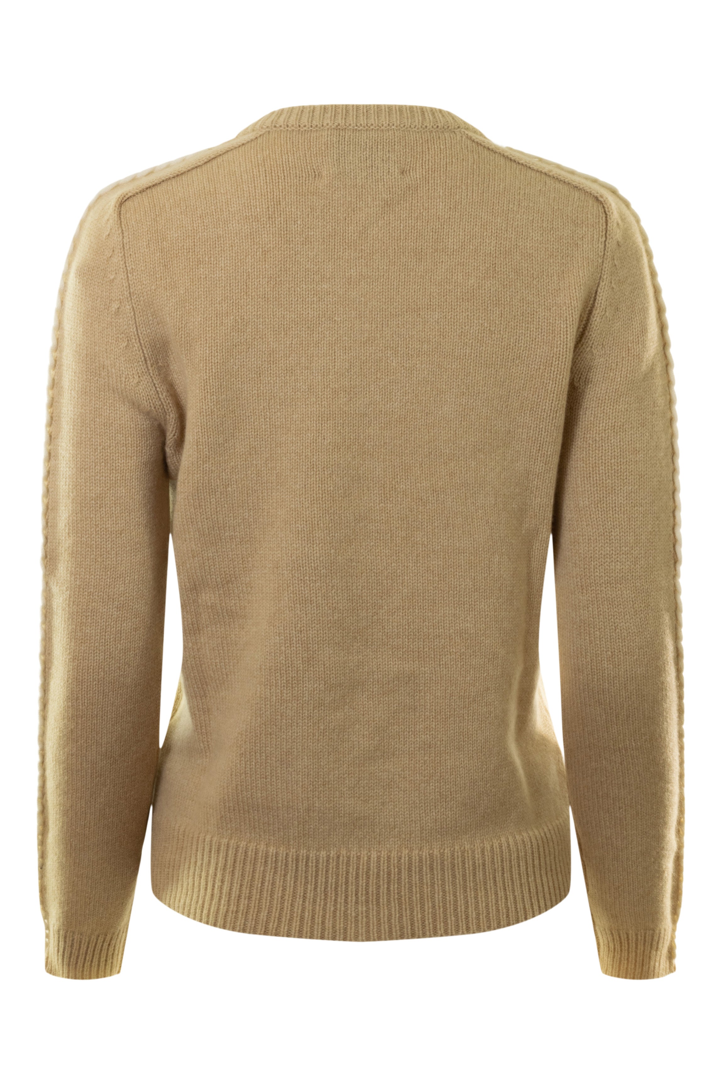 Kujten Namea V-neck Sweater in Organic