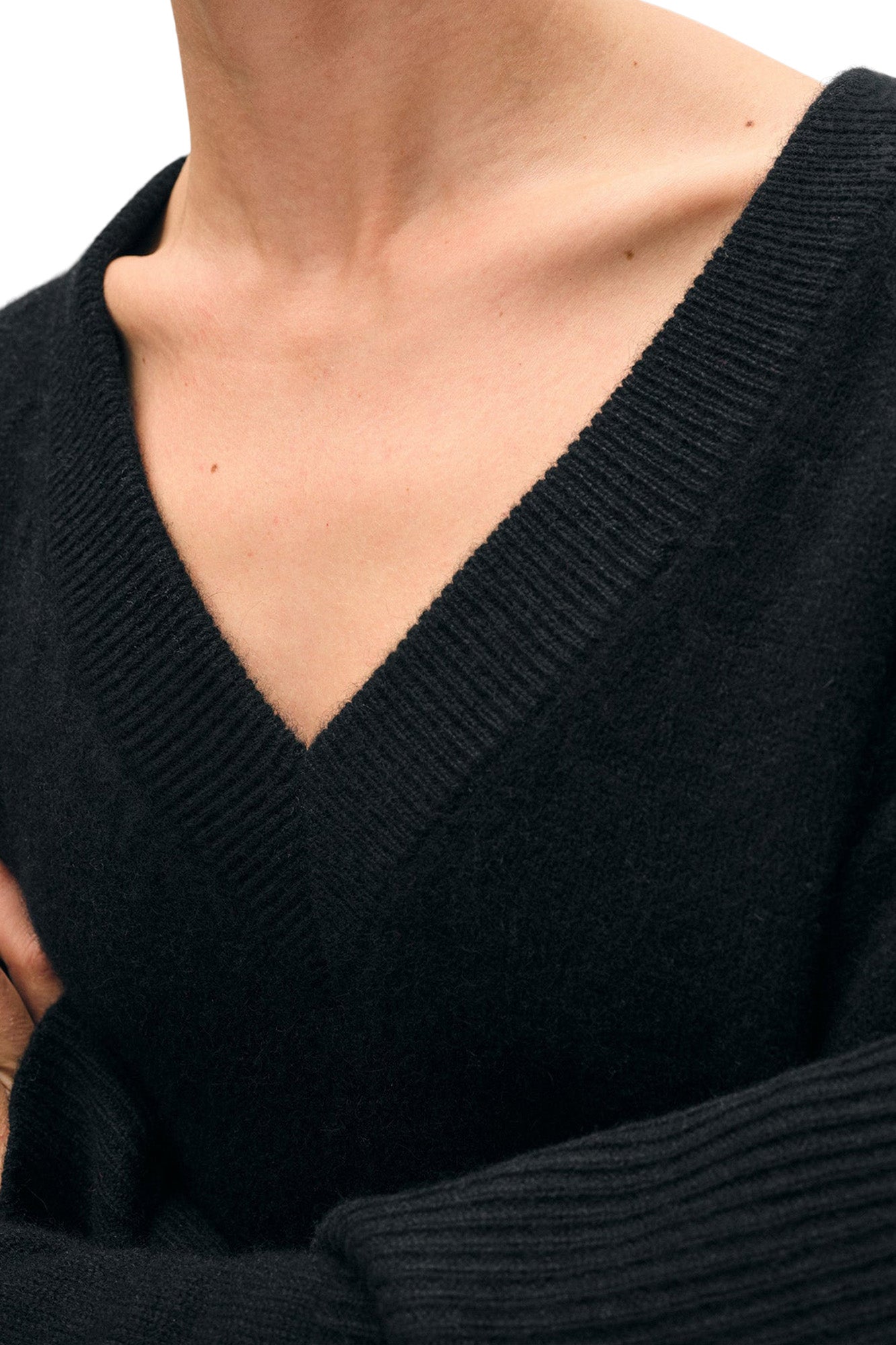 White & Warren Cashmere Side Slit V-neck in Black