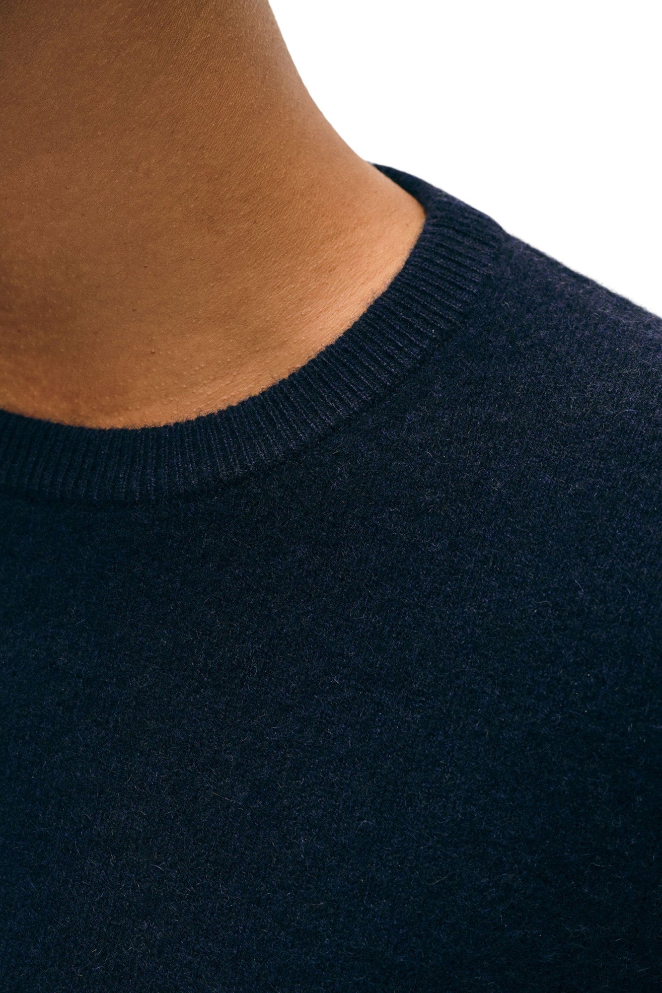 White & Warren Cashmere Slim Crewneck